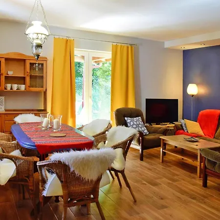 With A Large Private Garden Nyaraló