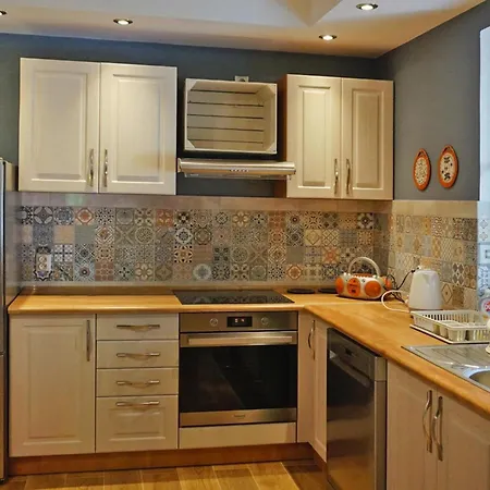 Nyaraló With A Large Private Garden