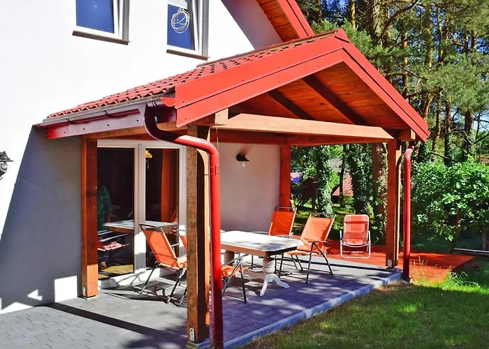 With A Large Private Garden Nyaraló